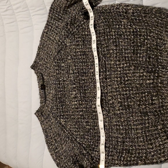 Forever 21 knit grey sweater - Picture 6 of 7